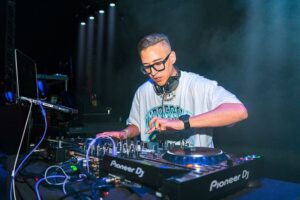 Dj V-OH